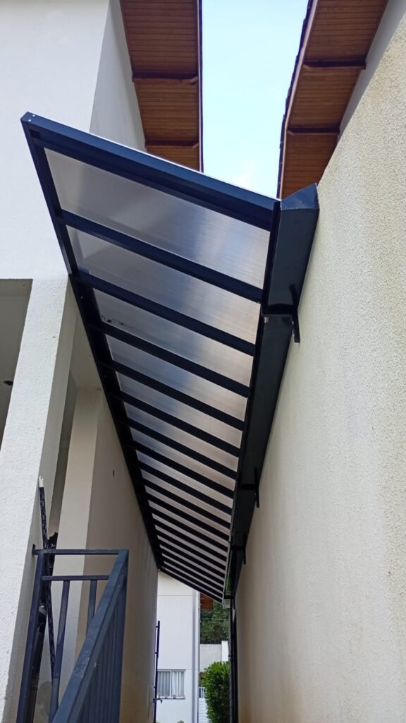 COBERTURA DE POLICARBONATO ALVEOLAR (8)