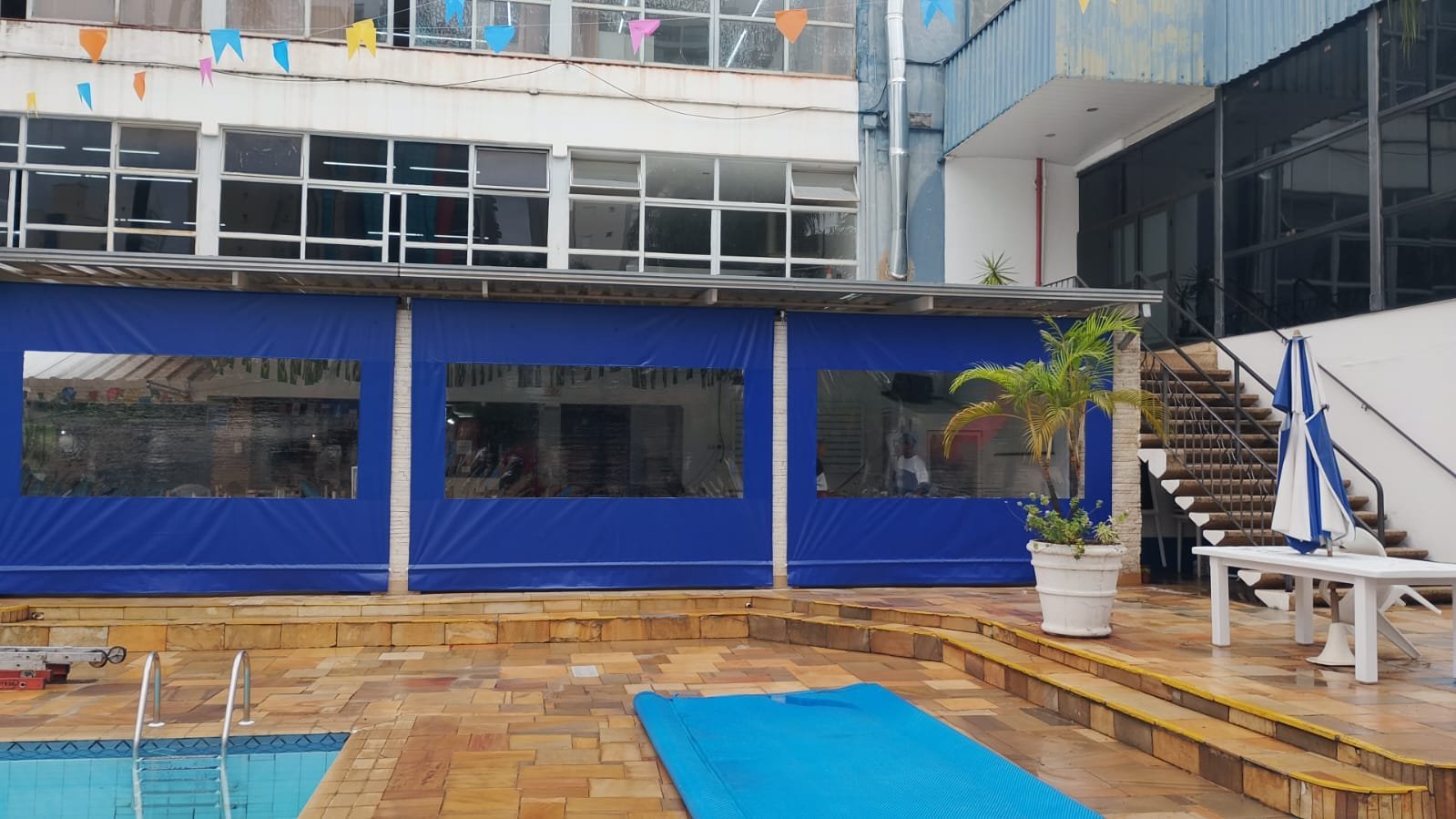 Referência de toldo instalado