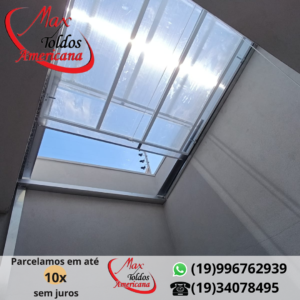 Os toldos e coberturas oferecem proteção contra sol e chuva, conforto térmico e valorização do ambiente. O toldo de lona é resistente e versátil, o de policarbonato permite luz natural com proteção UV, e o retrátil oferece praticidade com abertura ajustável. O toldo cortina protege contra vento e chuva, enquanto as coberturas retrátil, de policarbonato, sanduíche e sombrite garantem durabilidade e eficiência. Ideais para residências e comércios, proporcionam mais segurança e conforto.