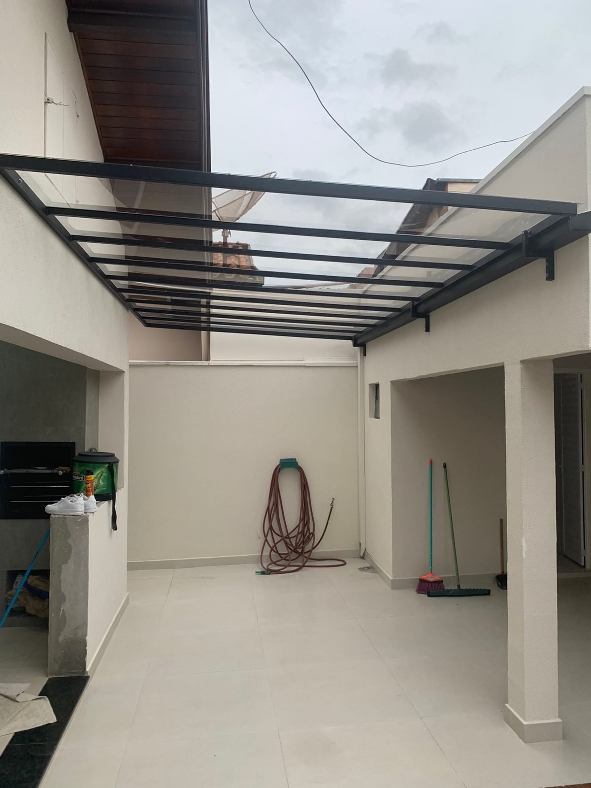 AdamantinaSPCOBERTURA-DE-POLICARBONATO-COMPACTO-91 - Toldos e Coberturas com o melhor preço de toda região